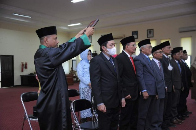Lantik 8 pejabat